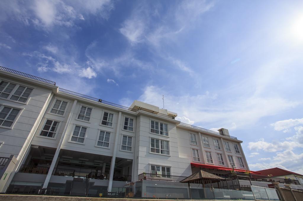 Hotel On The Rock Kupang  Luaran gambar