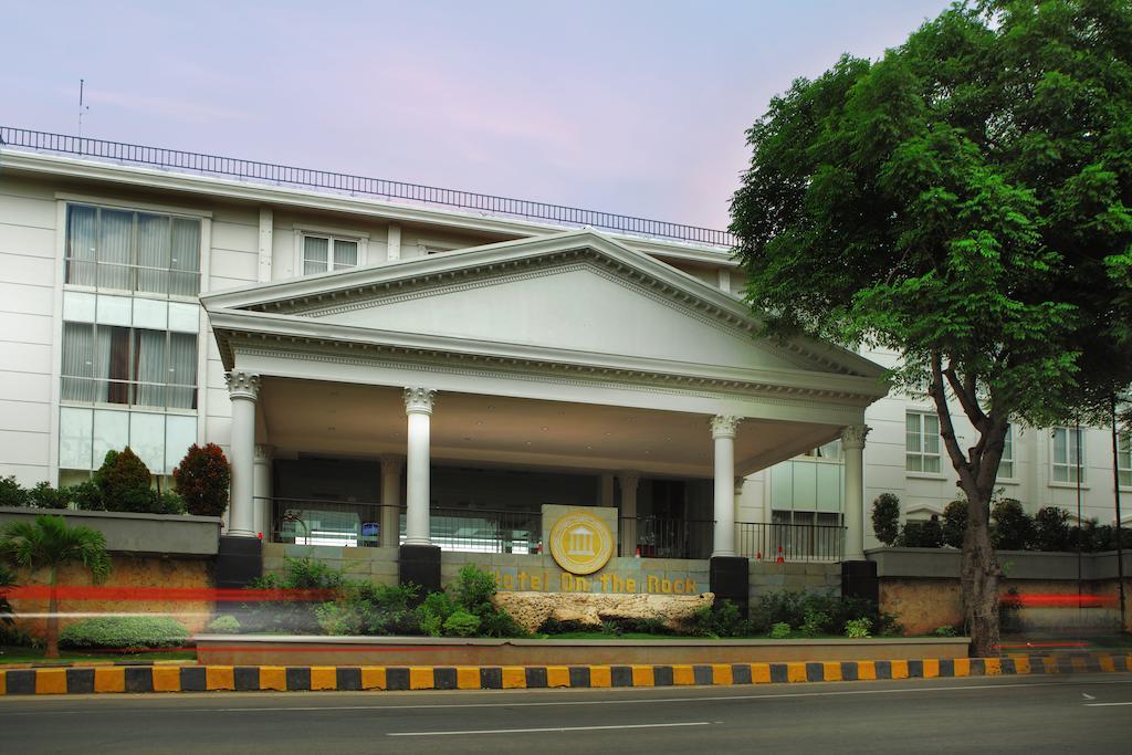 Hotel On The Rock Kupang  Luaran gambar
